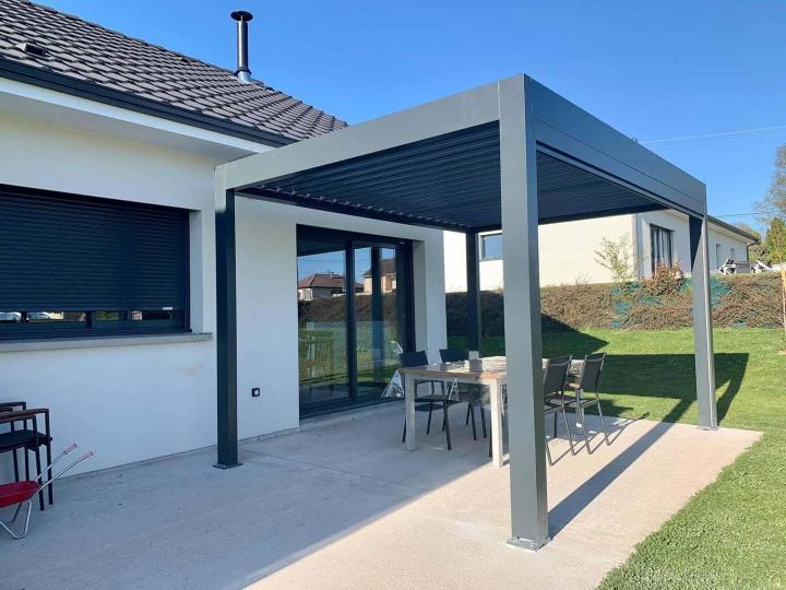 Nous  mettons en valeur votre extérieur avec la pergola bioclimatique.